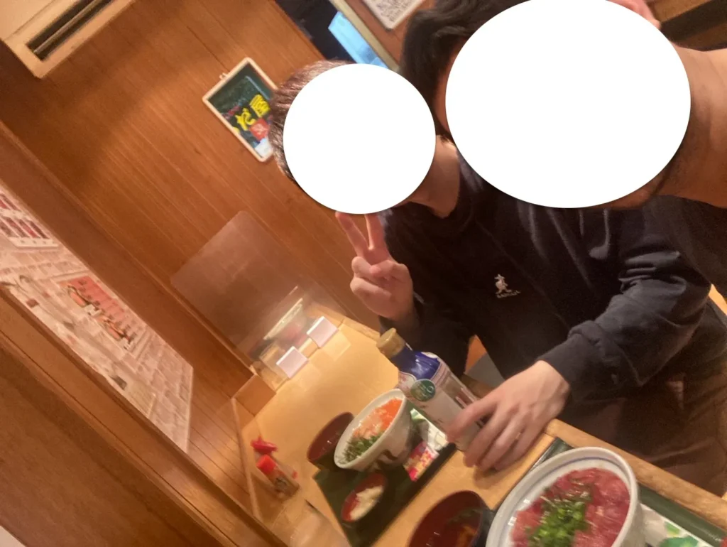 自分とNさんがご飯を食べている画像